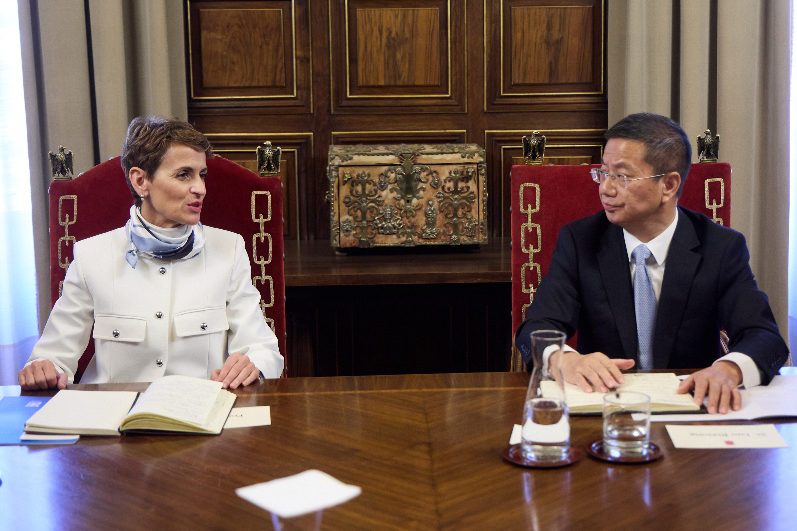 imagen La Presidenta de Navarra, María Chivite, junto al presidente de Energy China Engineering Group, Luo Bixiong.