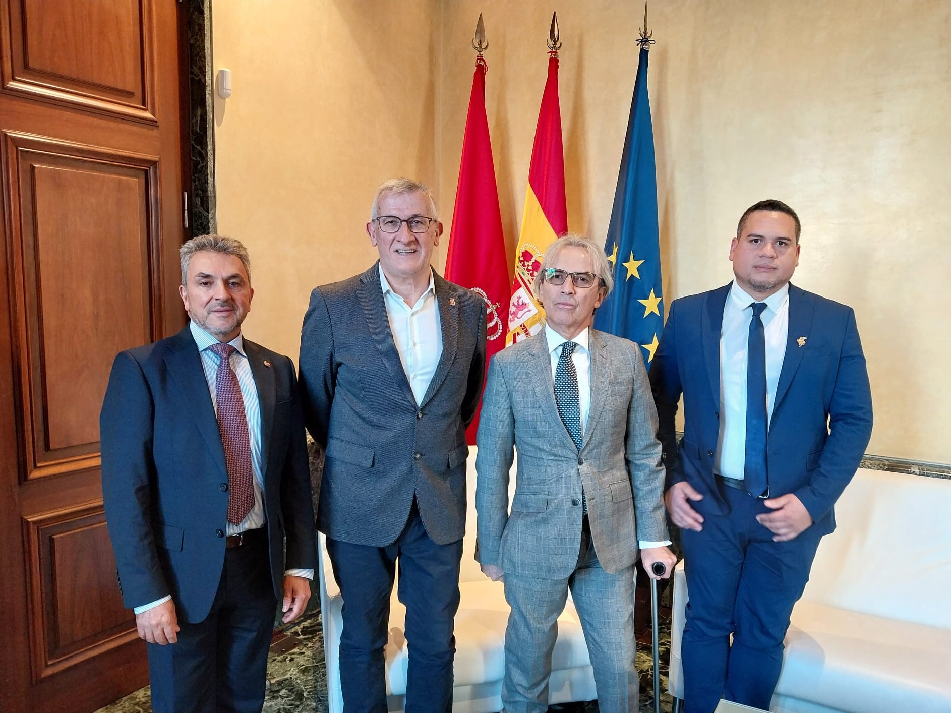 imagen El vicepresidente Taberna recibe al embajador de Colombia, Eduardo Ávila