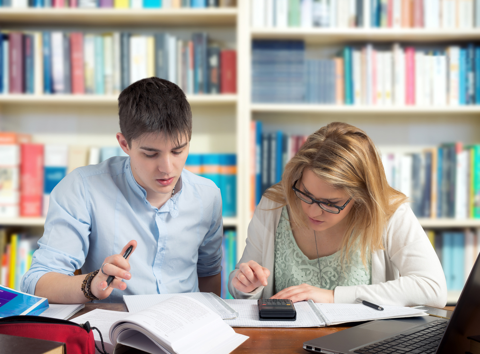 imagen Navarra destina más de 900.000 euros para que personal investigador realice tesis doctorales de interés para la Comunidad Foral