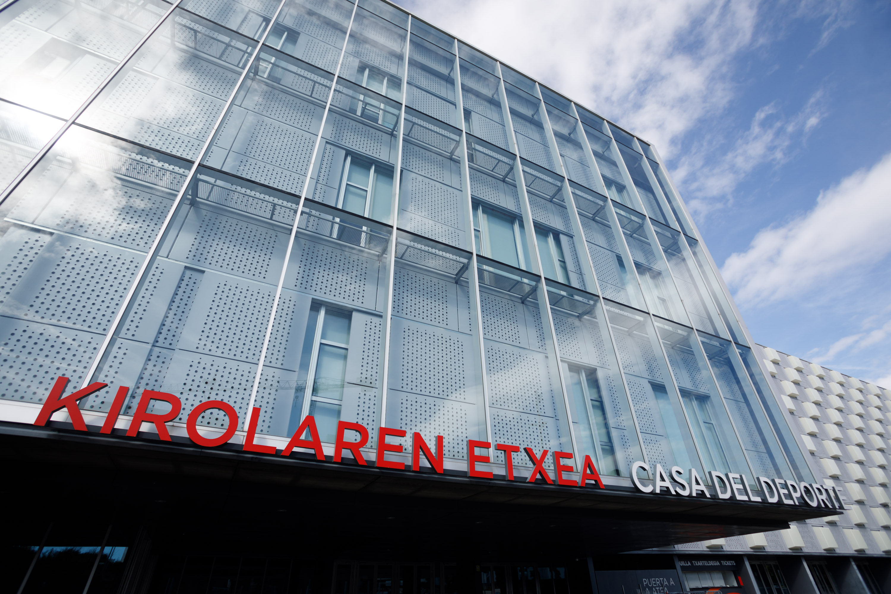 imagen Fachada de la Casa del Deporte.