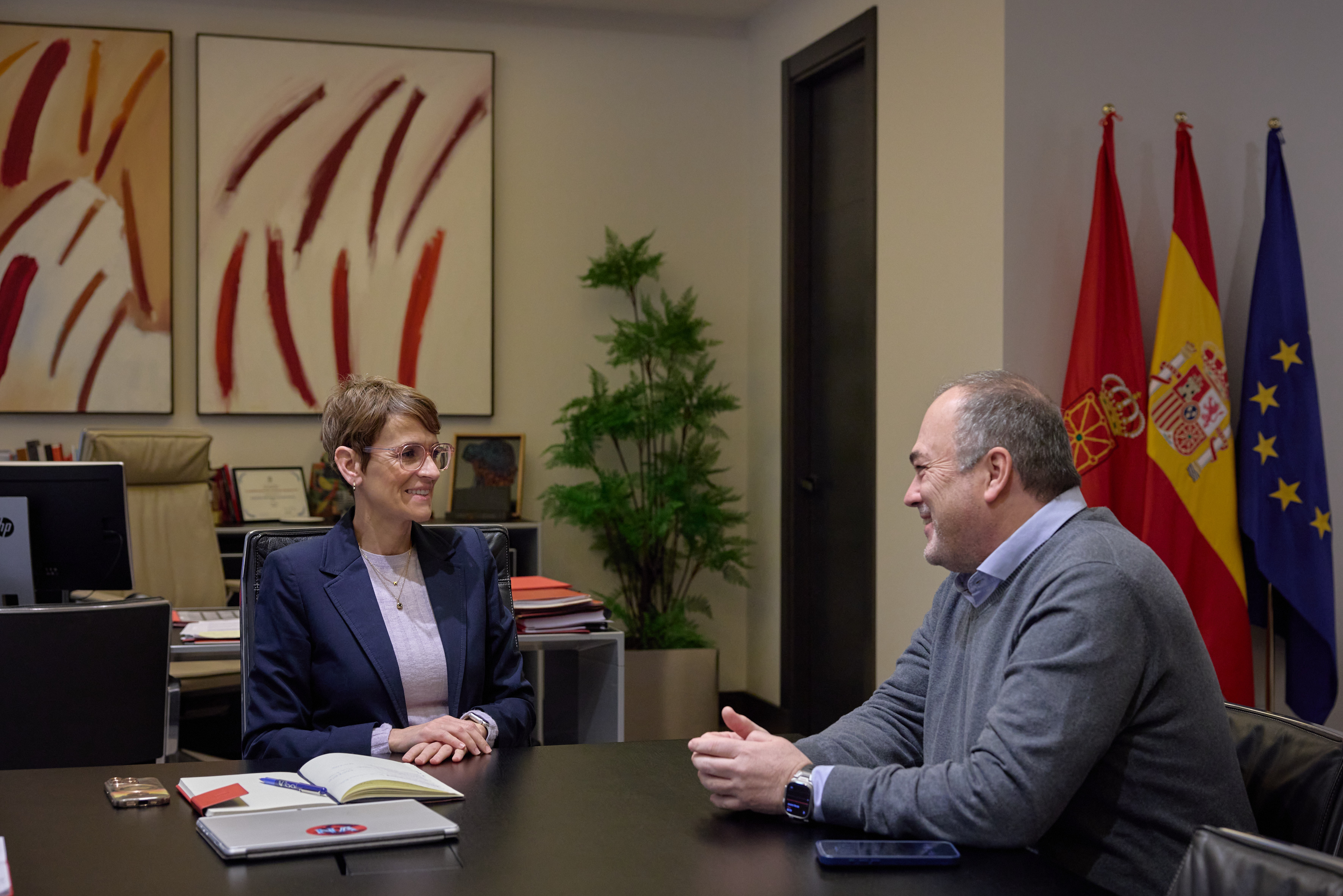 imagen La Presidenta se reúne con el clúster de la automoción de Navarra para abordar los trabajos previos de la ponencia que defenderá en el Comité Europeo de las Regiones