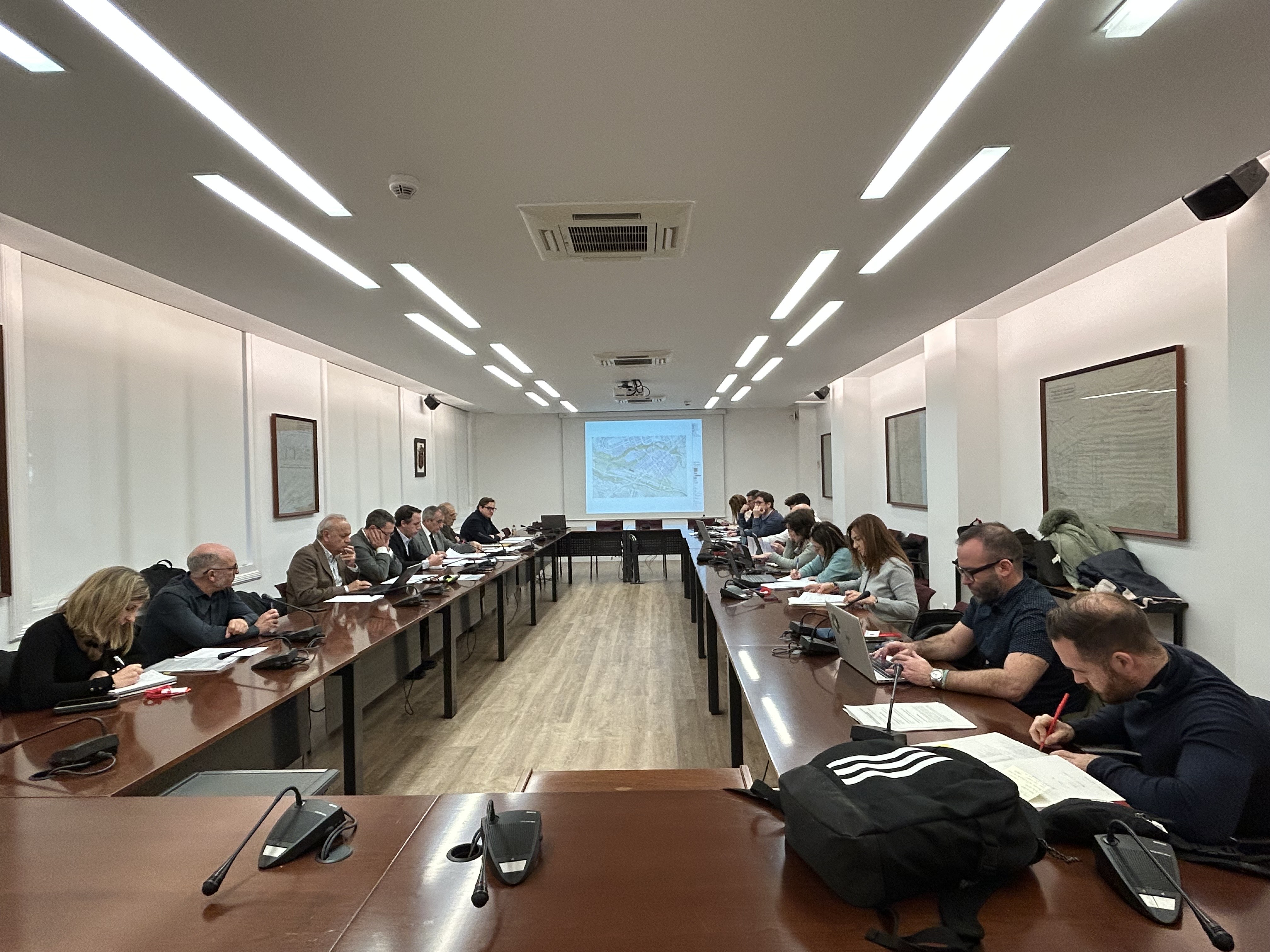 Asistentes a la última reunión del Consorcio del PSIS del tren, para 
impulsar la ordenación correspondiente a Etxabakoitz.