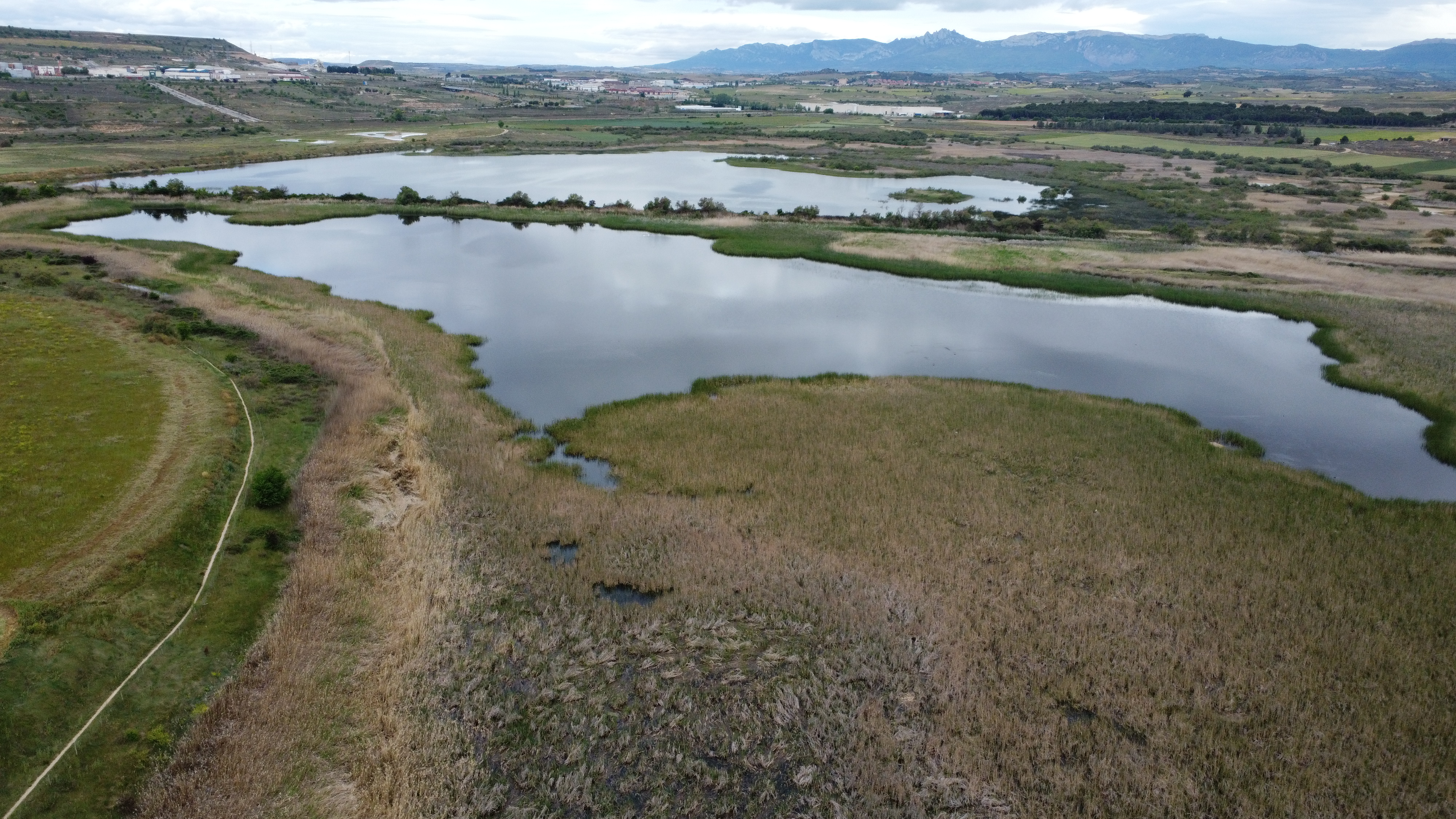 Vista panorámica del embalse de las Cañas. 