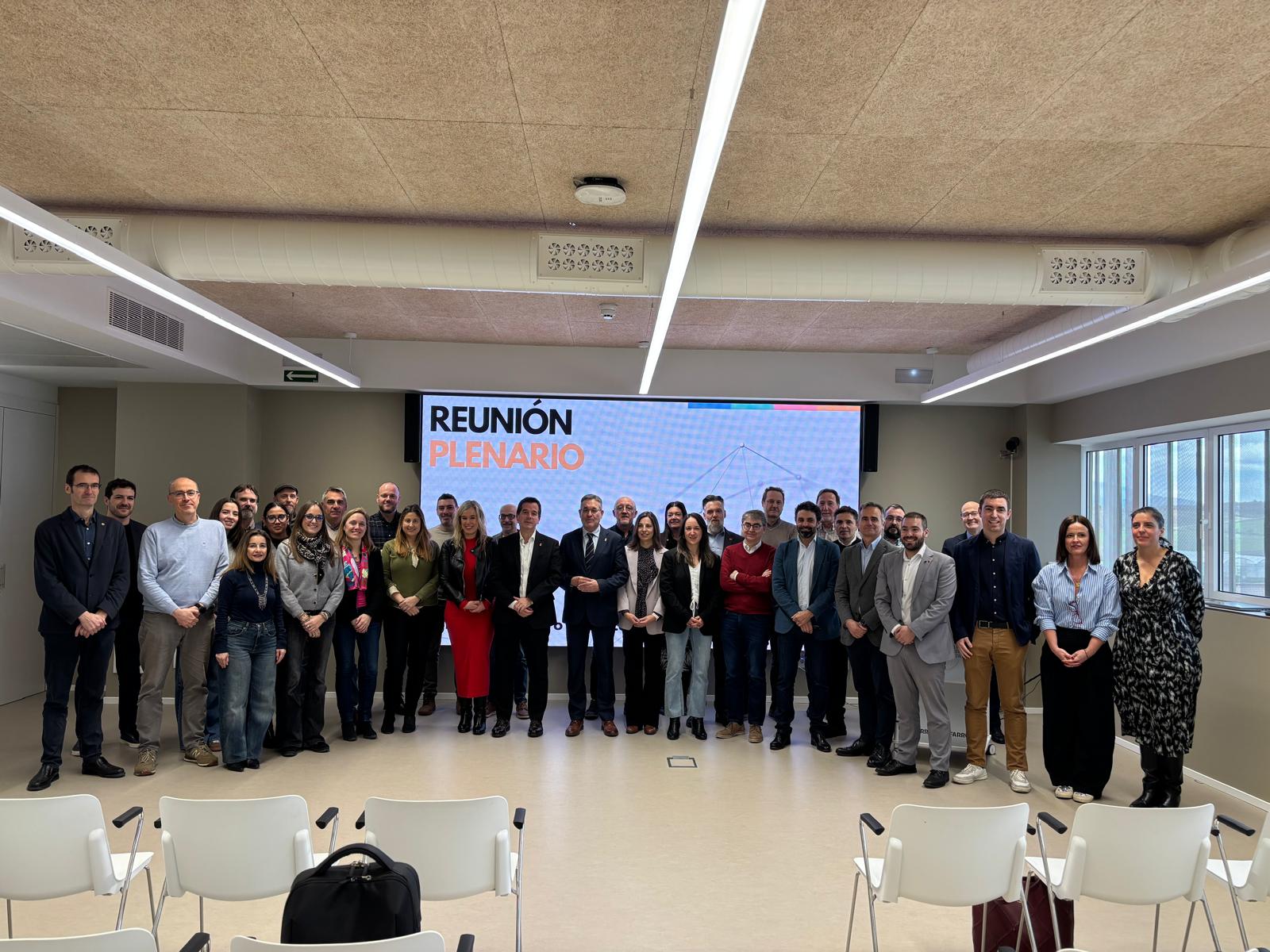 Los consejeros Irujo y García, con el resto de participantes en el 
Plenario. 