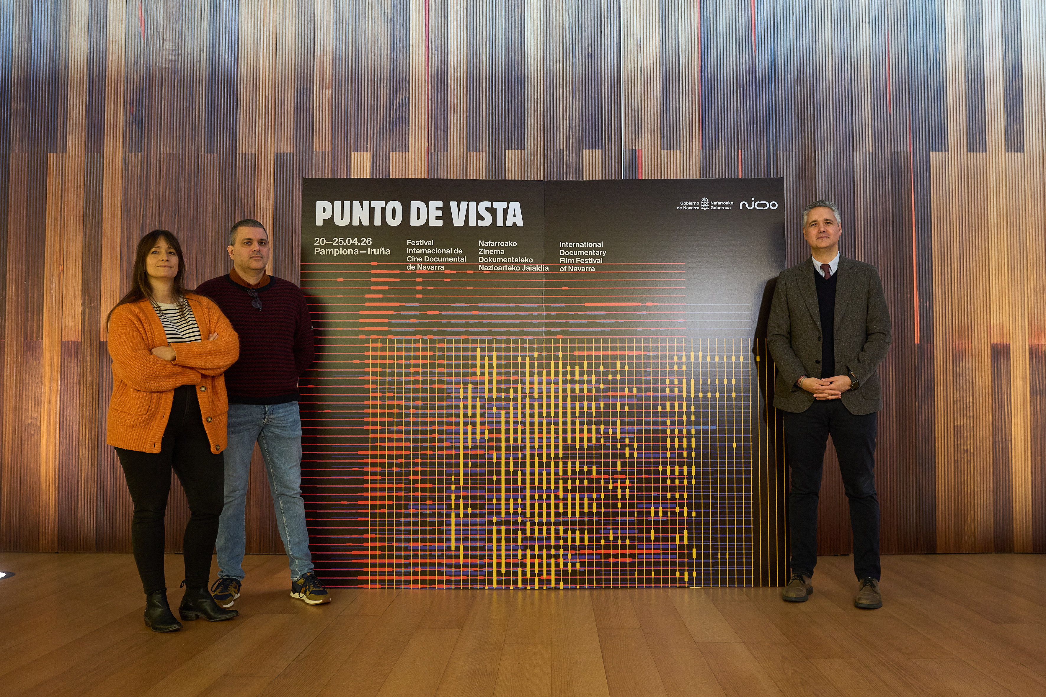 El director general de Cultura, Ignacio Apezteguía (dcha.), el director 
artístico del Festival Punto de Vista, Miquel Martí Freixas (izda.), y la 
directora ejecutiva del festival, Teresa Morales de Álava.