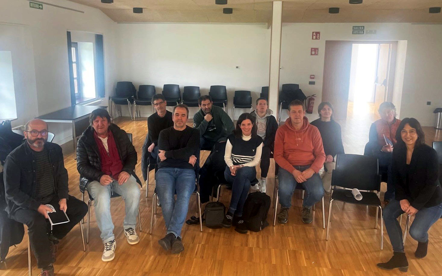 imagen Reunión con los ayuntamientos interesados en este servicio de transporte. 