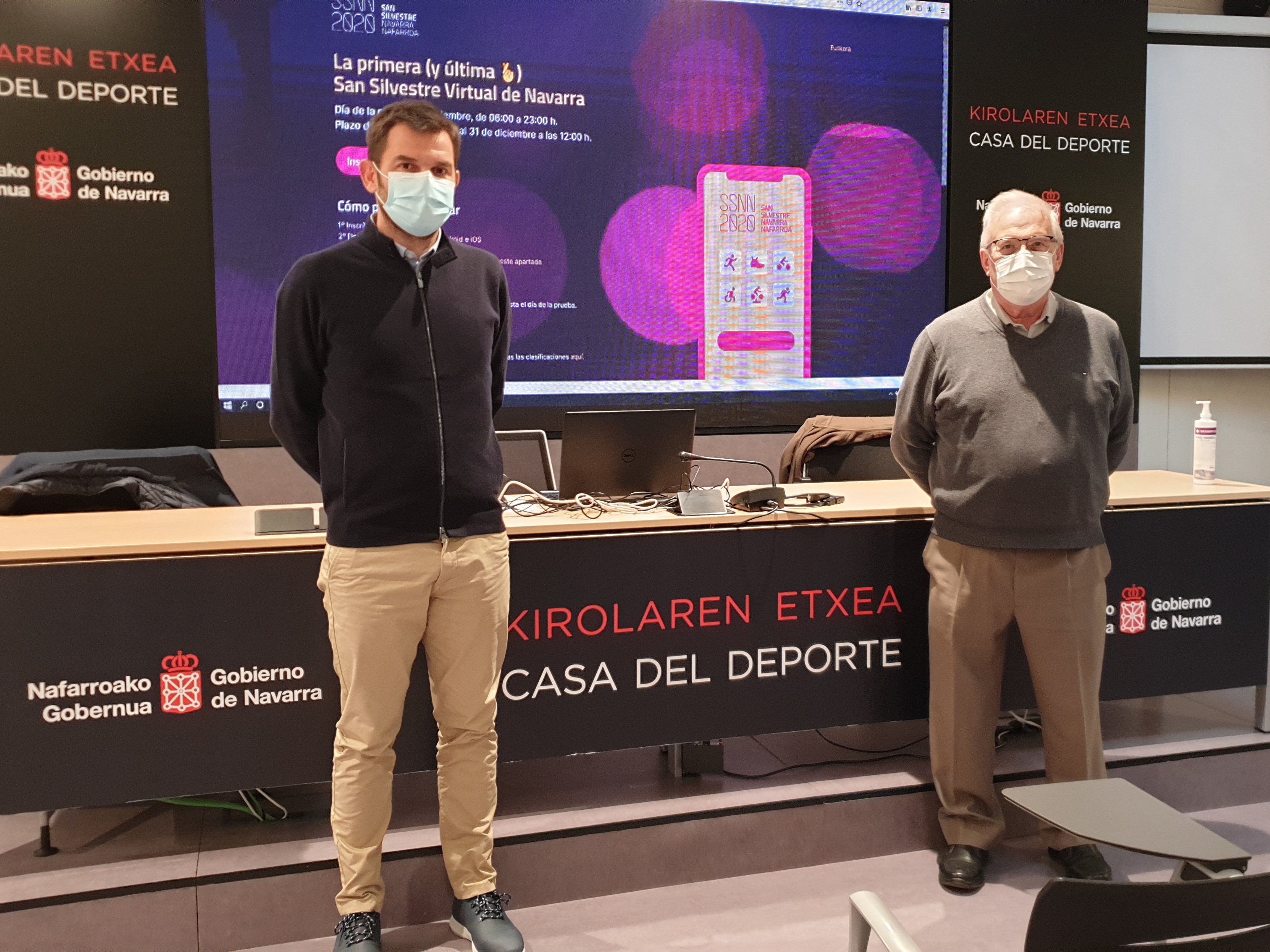 Alberto Zaro de RockTheSport y Miguel Pozueta, gerente del IND, en la 
presentación de la aplicación. 