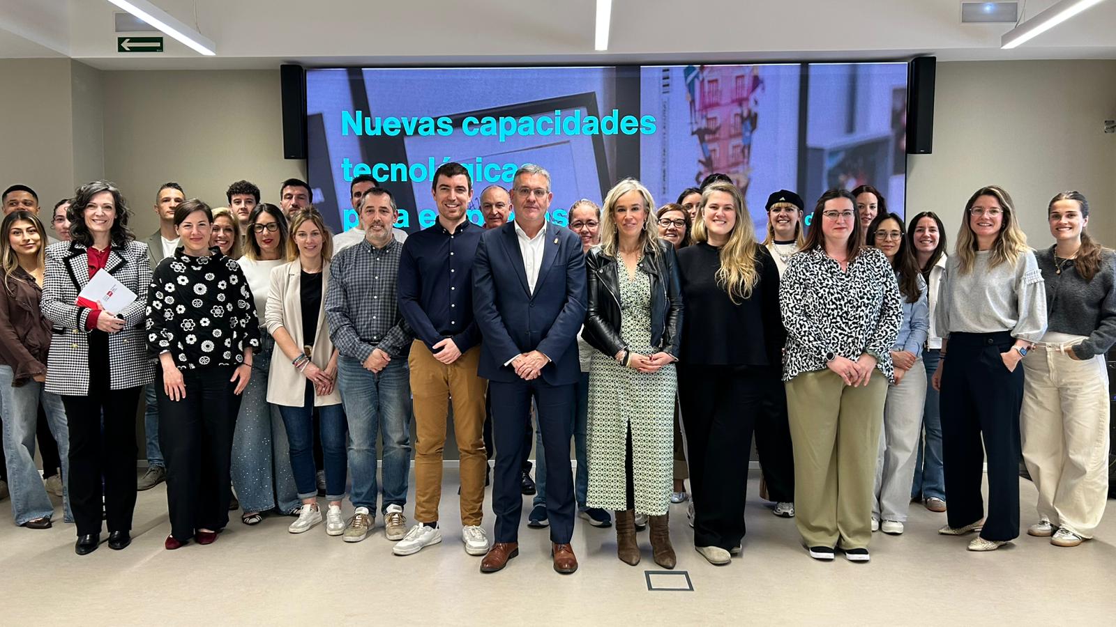 imagen El consejero Juan Luis García, junto con miembros de LABAJERA