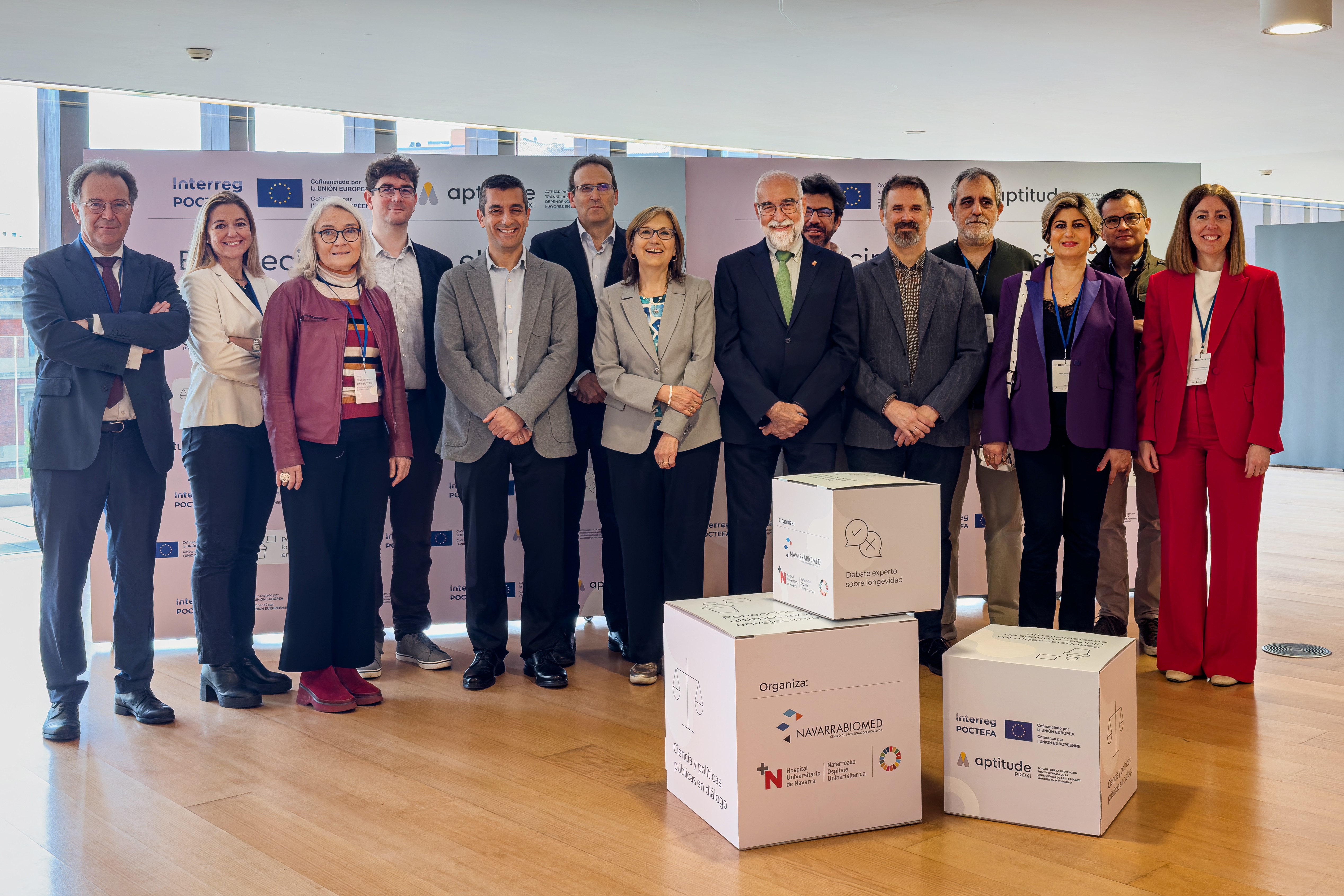 imagen Domínguez kontseilaria eta&nbsp;Marina Pollán, Carlos III Institutuko zuzendariarekin eta jardunaldiko gainontzeko hizlariekin.