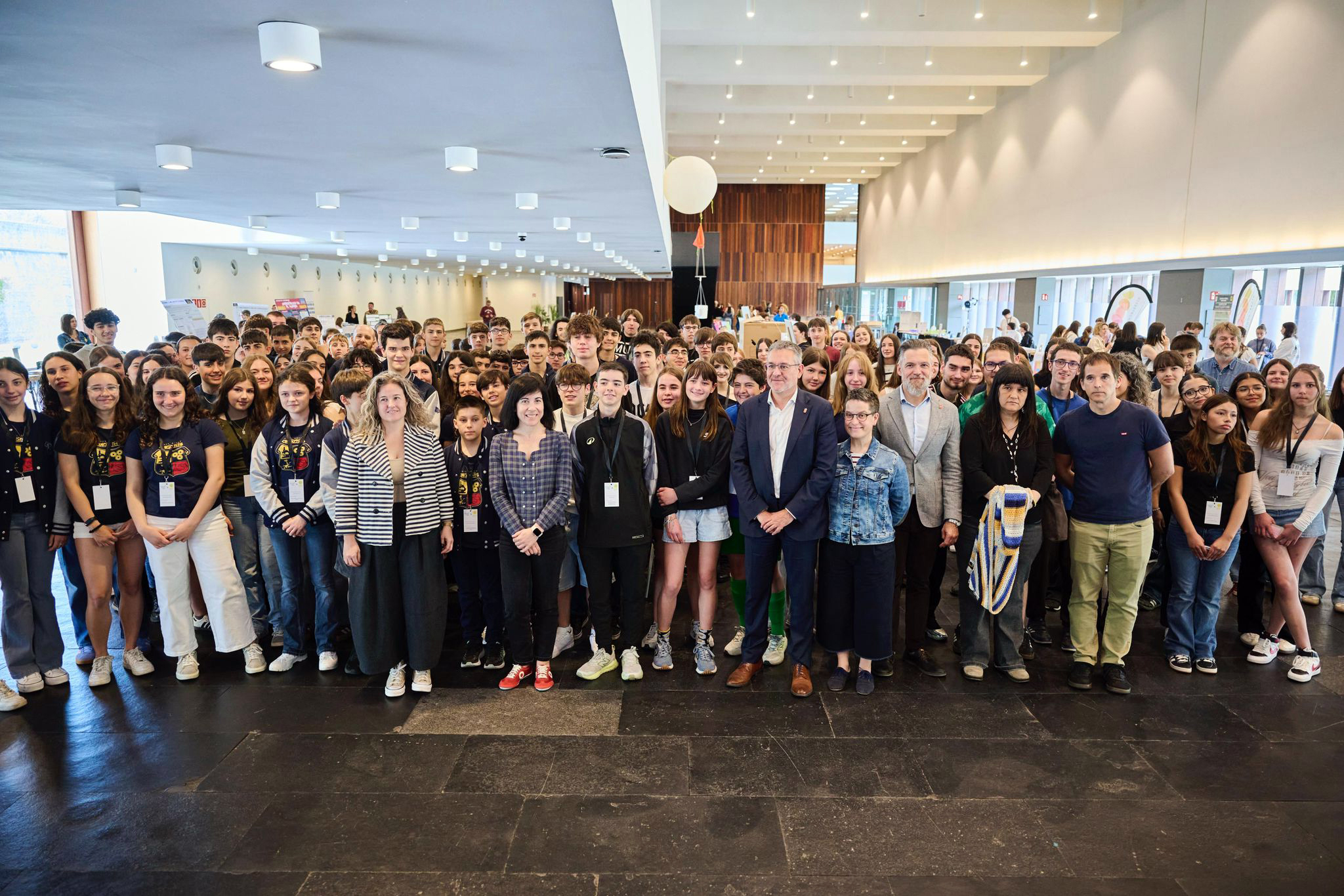 imagen 15 ikastetxetako 200 gaztek baino gehiagok beren lan zientifiko eta teknologikoak aurkeztu dituzte Elhuyar Zientzia Azokaren 8. edizioan | Nafarroa Teknozientzia