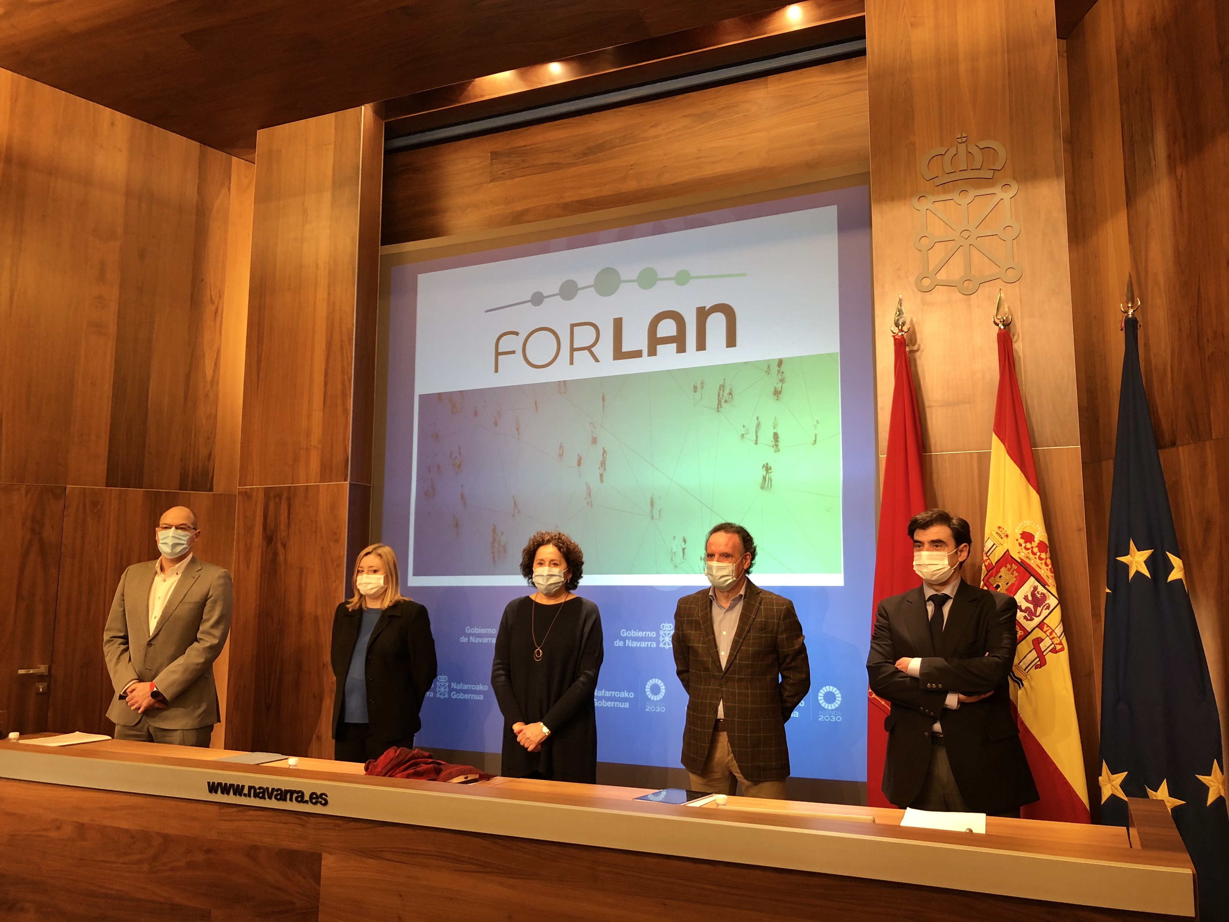 Socios del proyecto: Emilio Lezana (FLC), Miriam Martón (SNE-NL), consejera Maeztu, Tomás Rodríguez (DG Educación) e Ignacio Ugalde (ANEL).