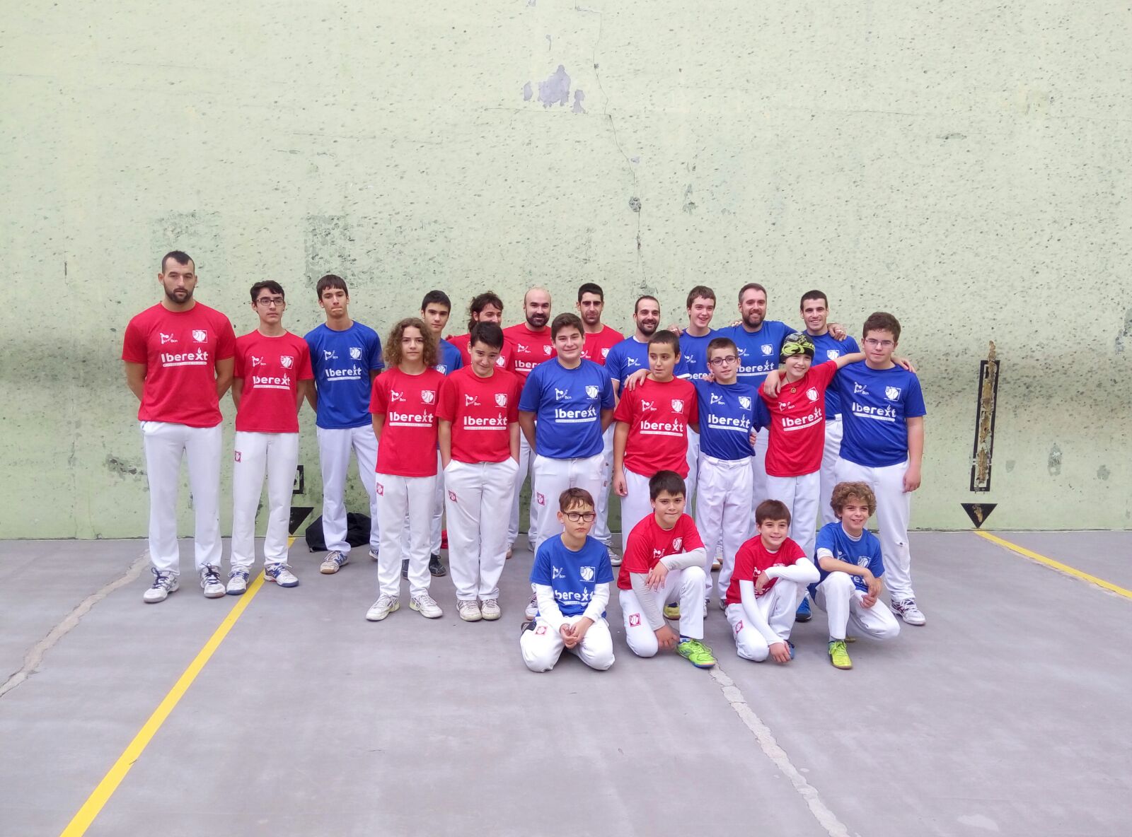 Participantes en el intercambio de pelotaris en Barcelona.