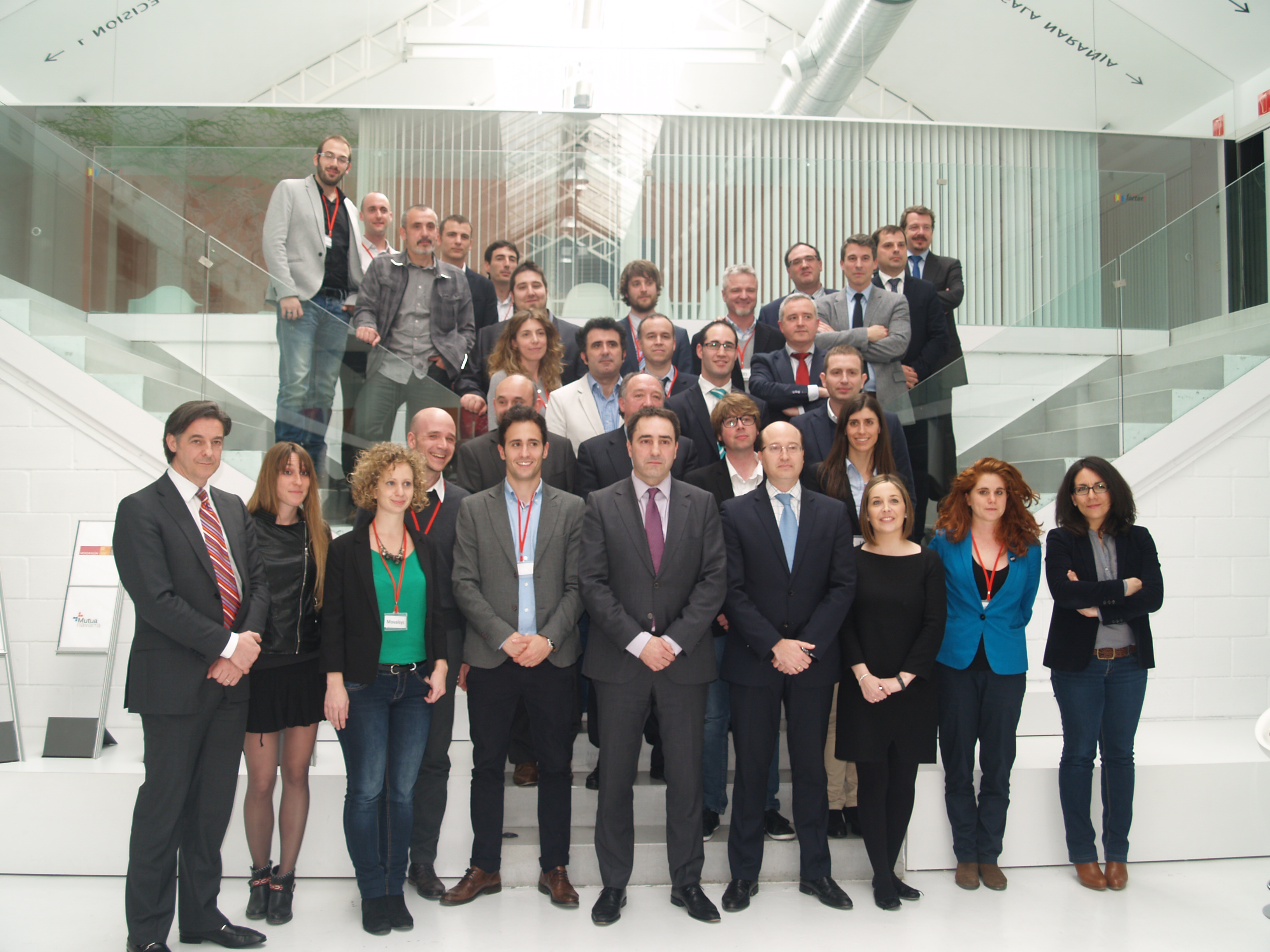 El director general, con responsables de los proyectos.